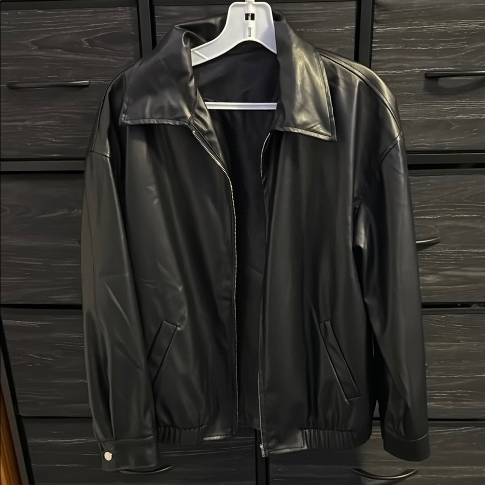 Versatile Black Leather Jacket With Full-Length Z… - image 1